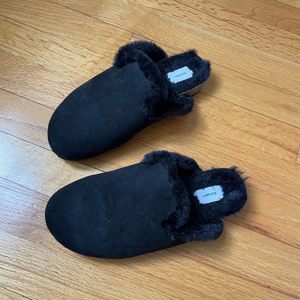 Old navy faux fur lined clogs